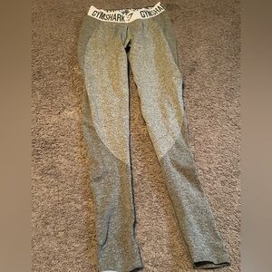 Gym shark leggings